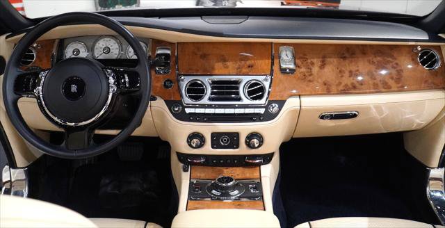 Used 2016 Rolls-Royce Dawn RWD image 24