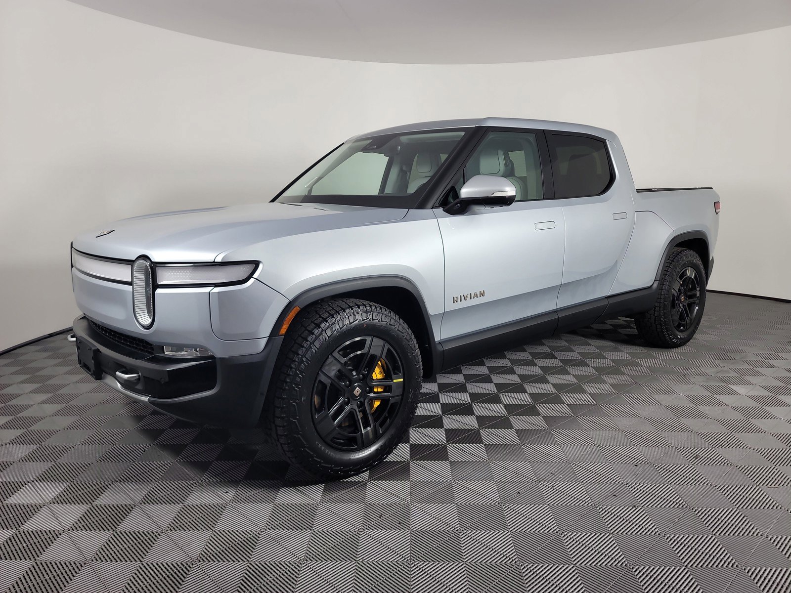 Used 2023 Rivian R1T Adventure image 1