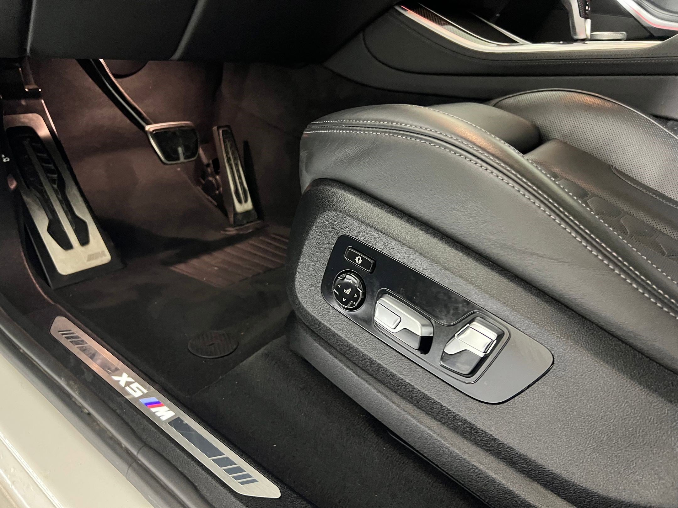 Used 2022 BMW X5 M w/ Executive Package image 13