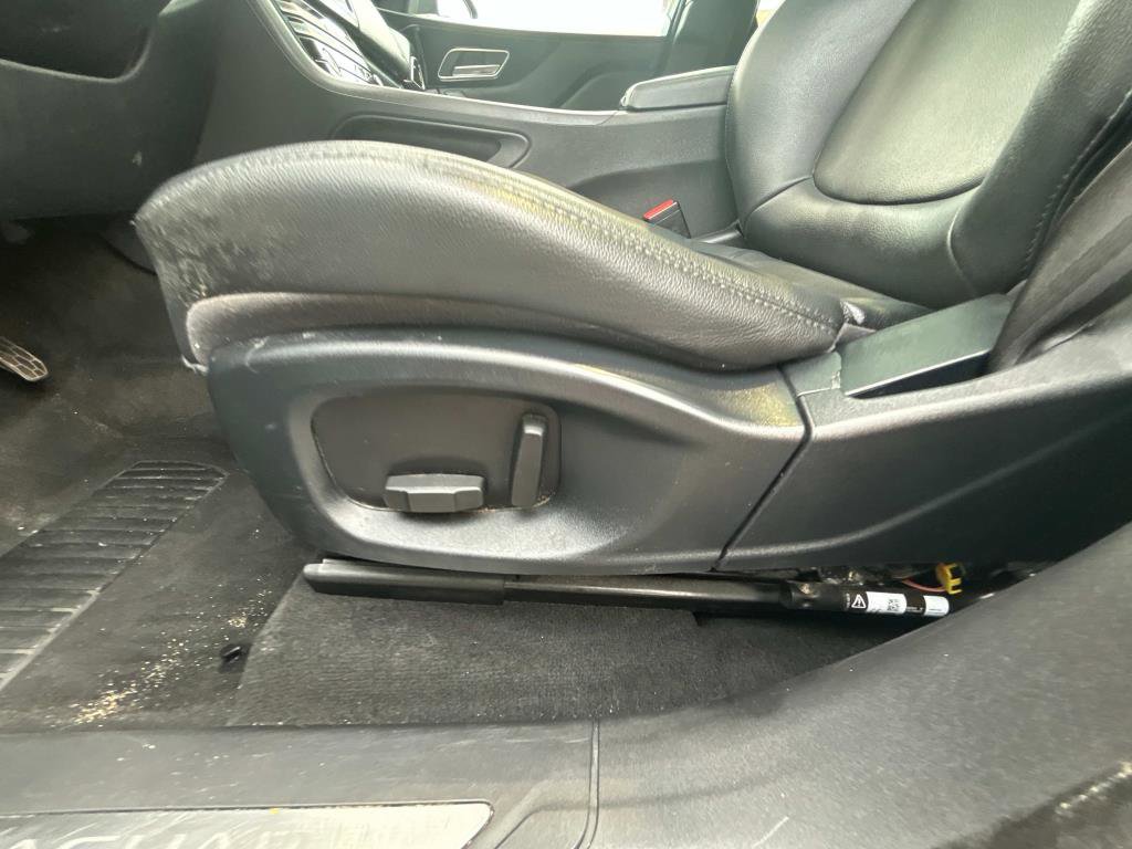 Used 2017 Jaguar F-PACE Premium image 21