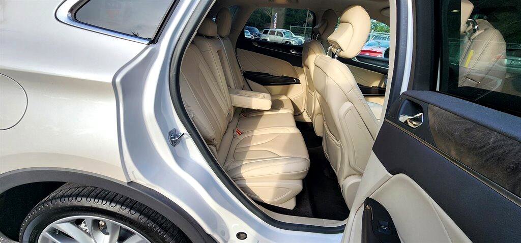 Used 2017 Lincoln MKC Reserve image 26