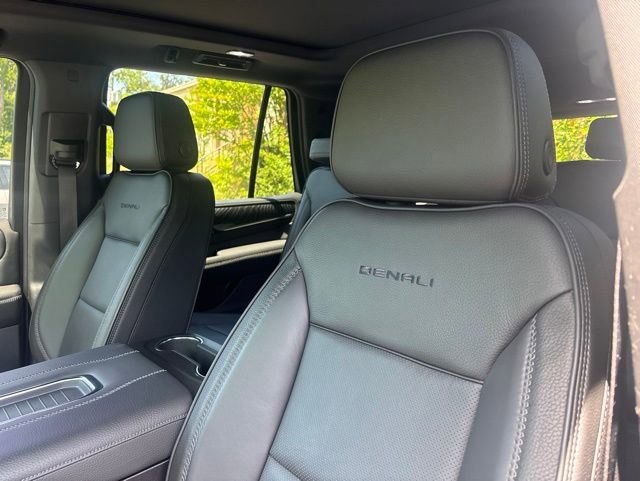Used 2024 GMC Yukon Denali AWD/4WD image 8