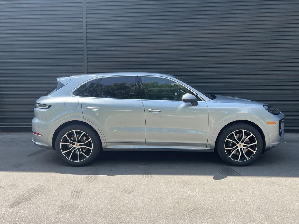 Certified 2025 Porsche Cayenne AWD/4WD image 8