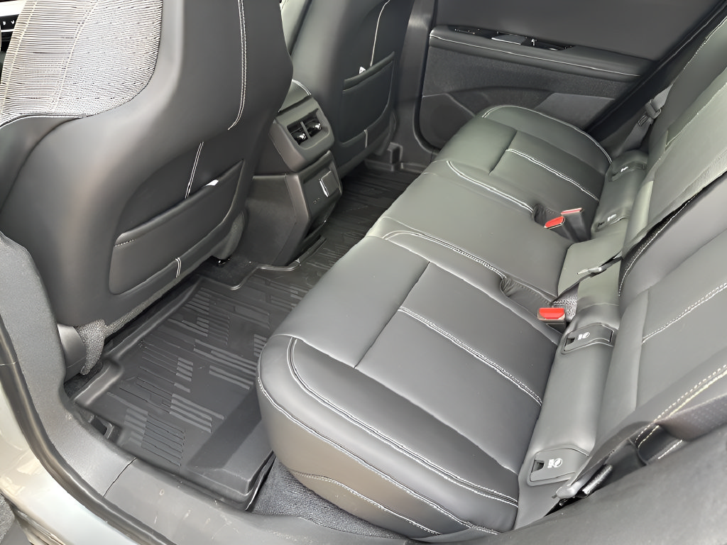 Used 2026 Cadillac Optiq Sport 1 w/ LPO, Floor Liner Package AWD/4WD image 20