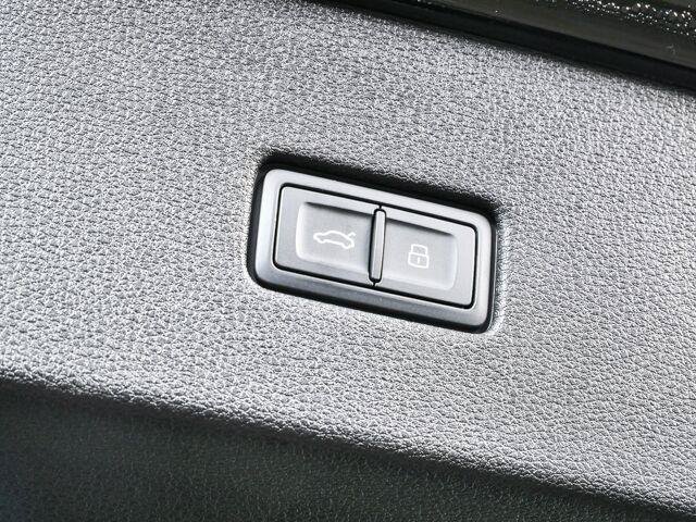 Used 2023 Audi Q8 Premium Plus AWD/4WD image 33