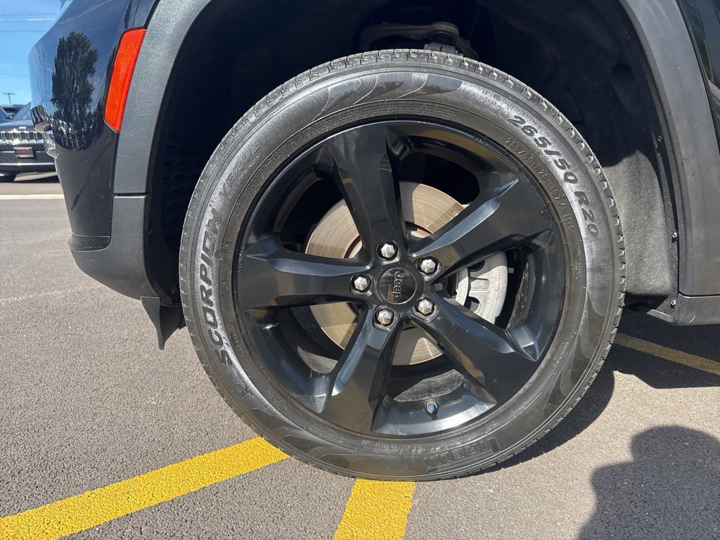 Used 2023 Jeep Grand Cherokee L Limited w/ Black Appearance Package image 9