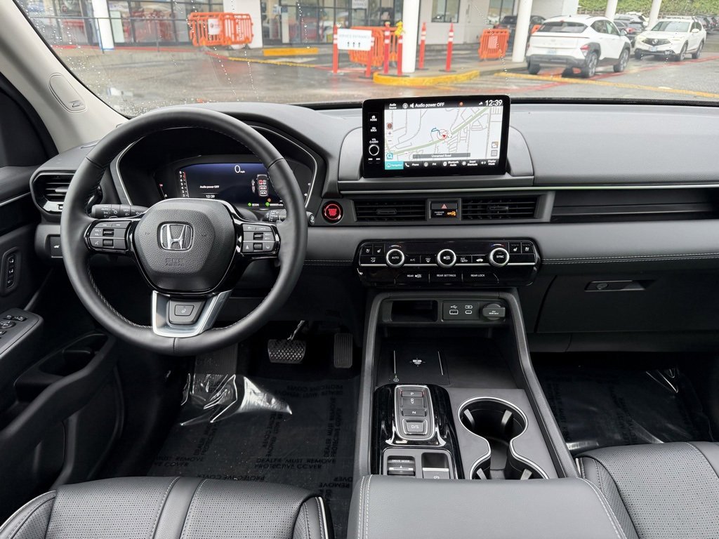 Used 2025 Honda Pilot Elite image 32