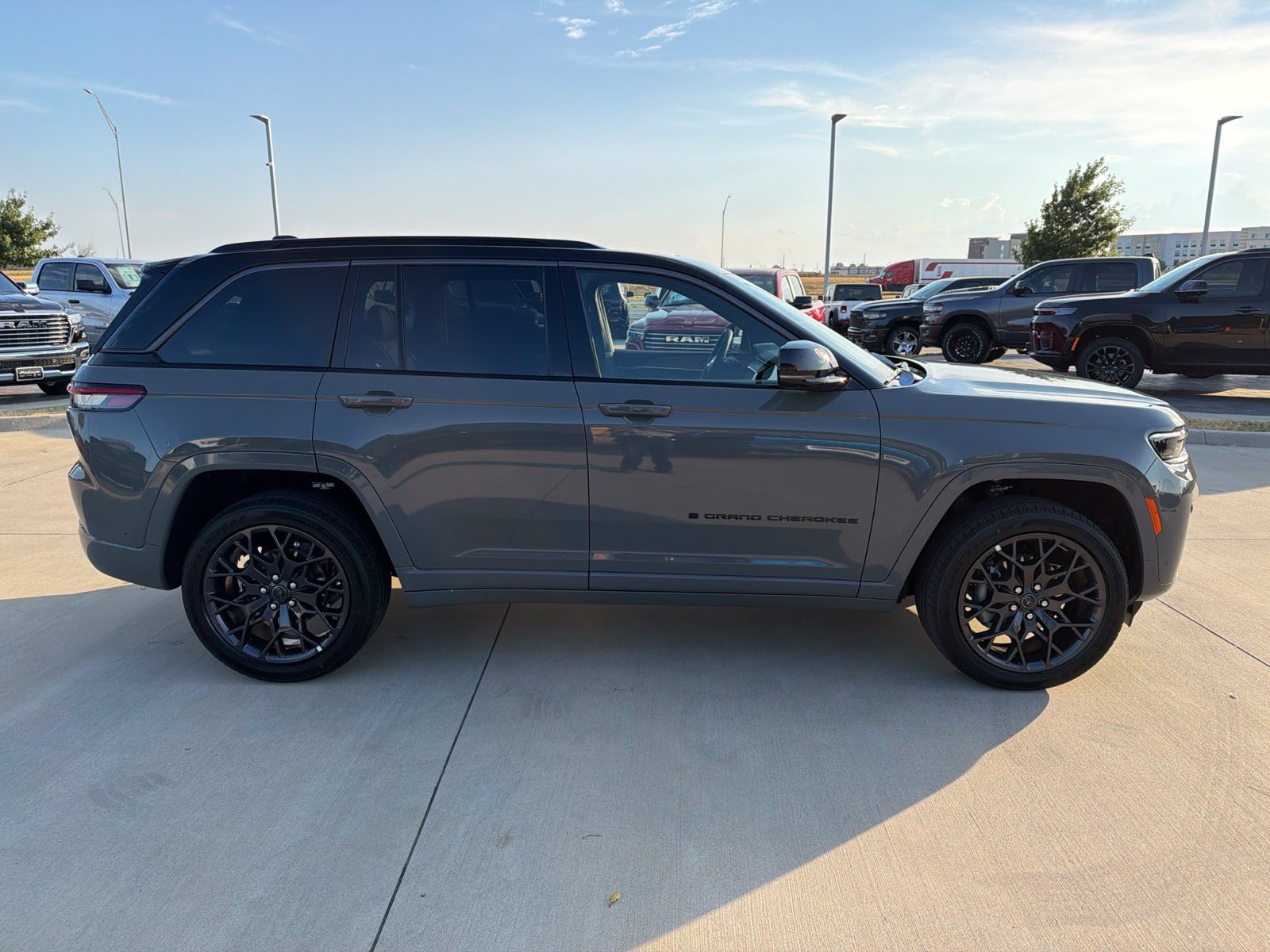 New 2027 Jeep Grand Cherokee Summit AWD/4WD image 6