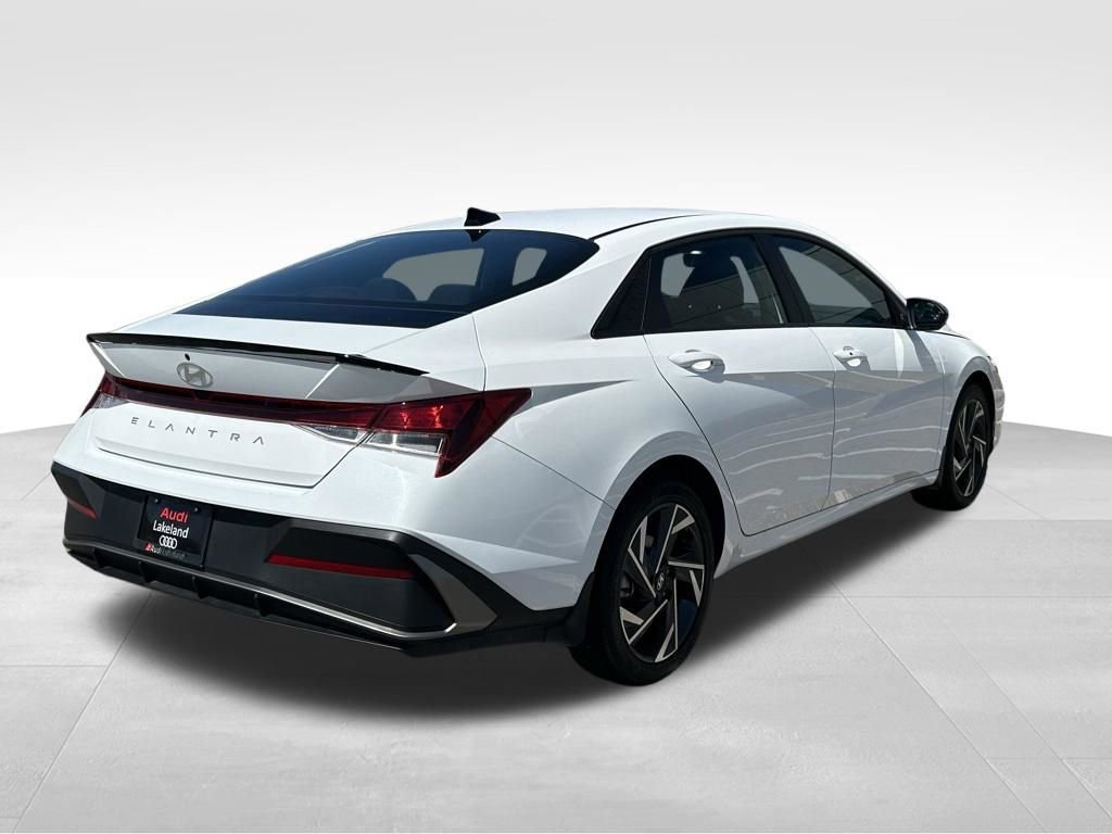 Used 2025 Hyundai Elantra Sport FWD image 5