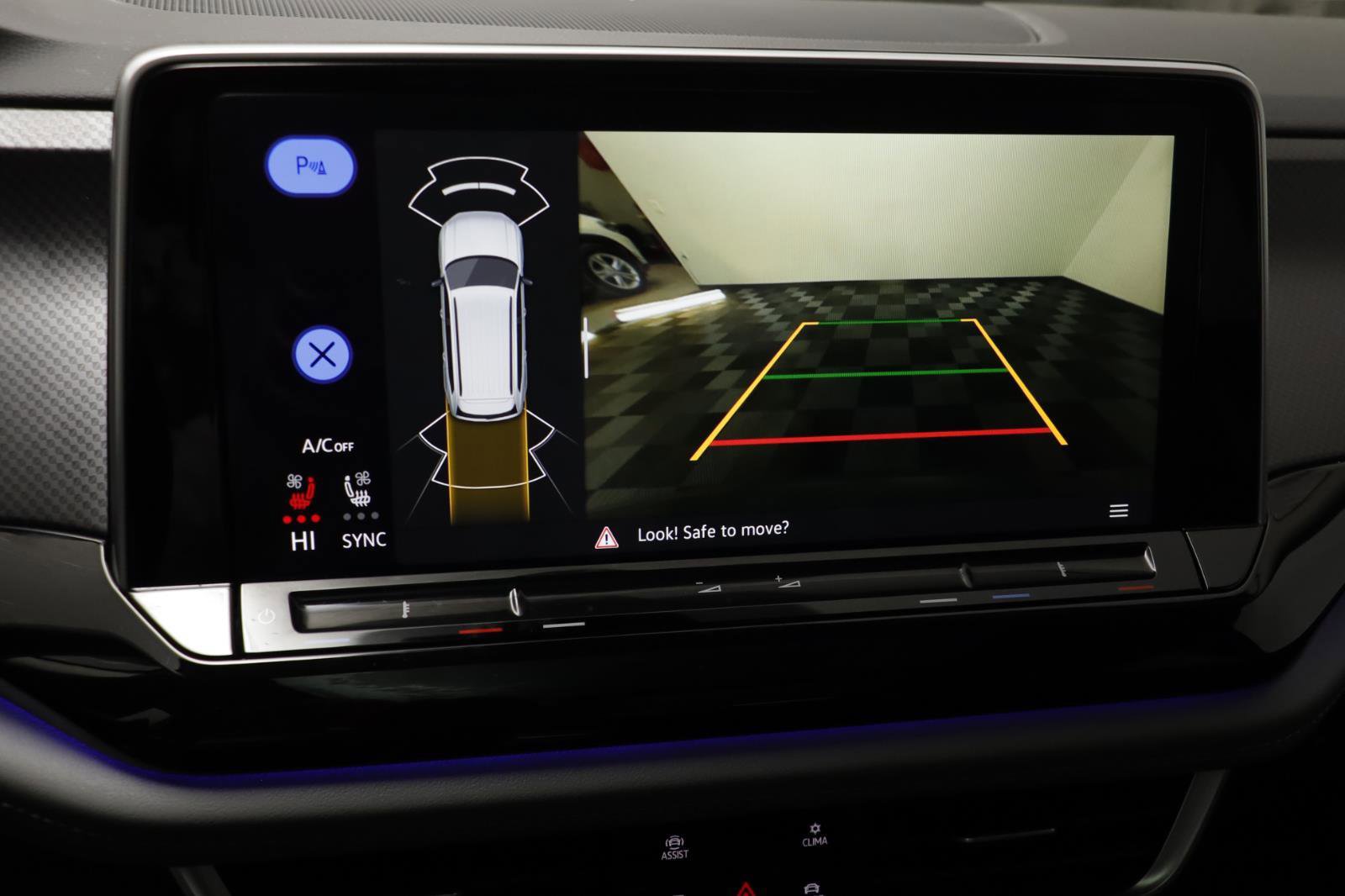 Used 2025 Volkswagen Atlas Peak Edition SE image 9