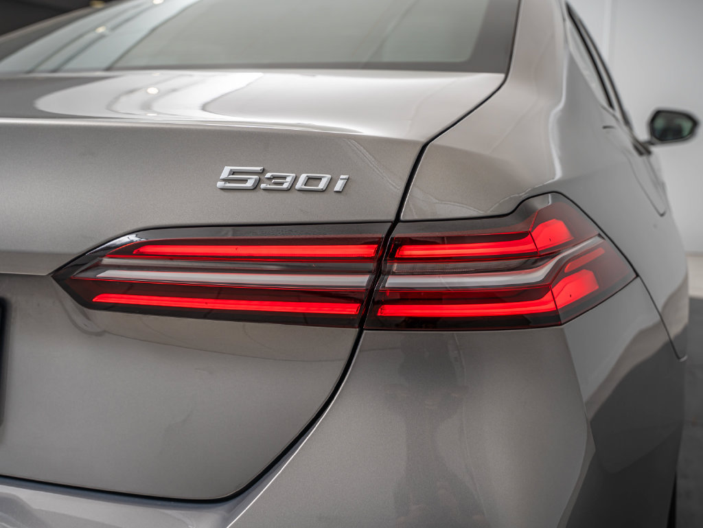 Certified 2025 BMW 530i xDrive w/ Premium Package AWD/4WD image 9