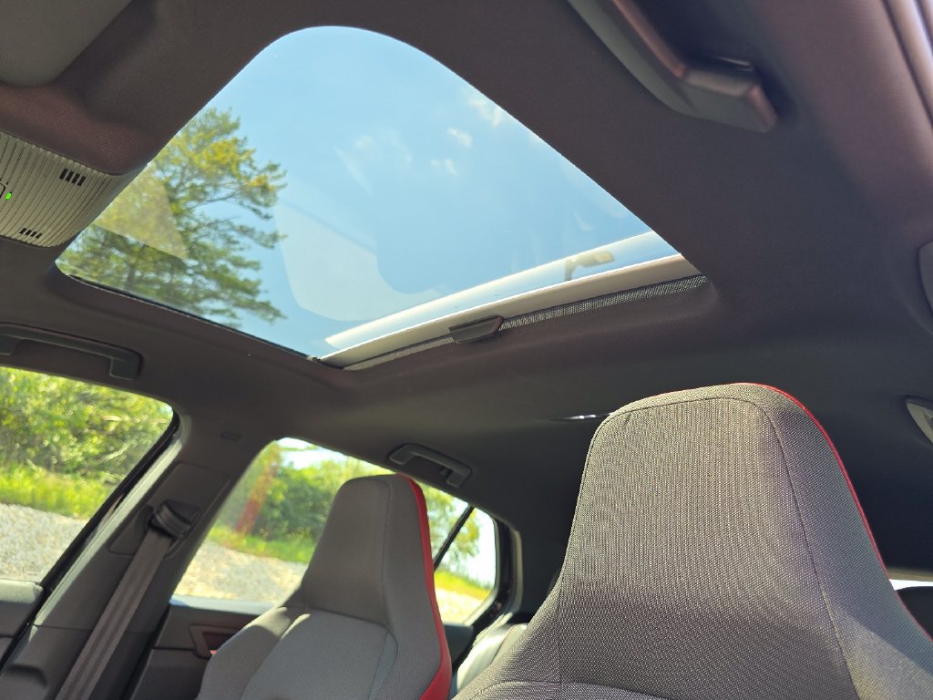 Certified 2022 Volkswagen GTI SE FWD image 2