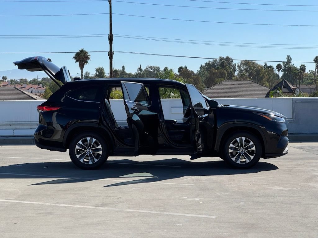 Used 2022 Toyota Highlander XLE FWD image 31