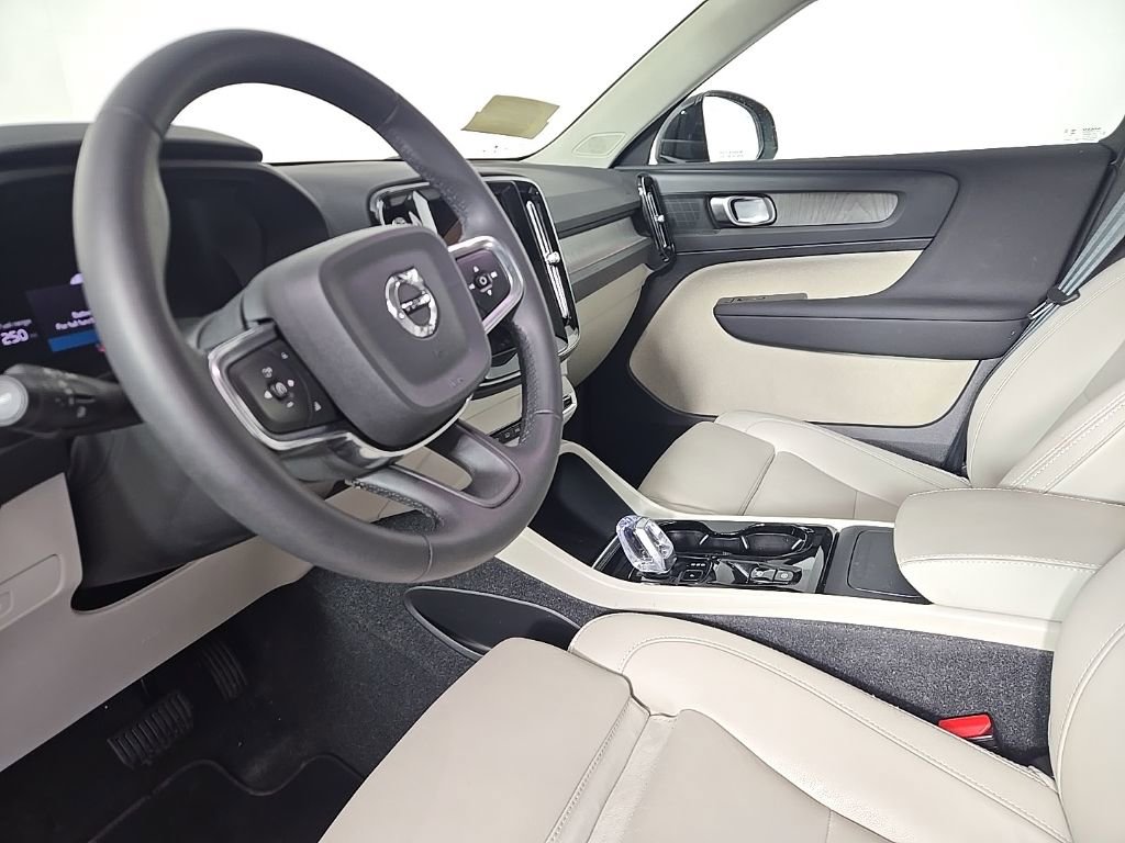 Certified 2024 Volvo XC40 B5 Plus w/ Climate Package image 17