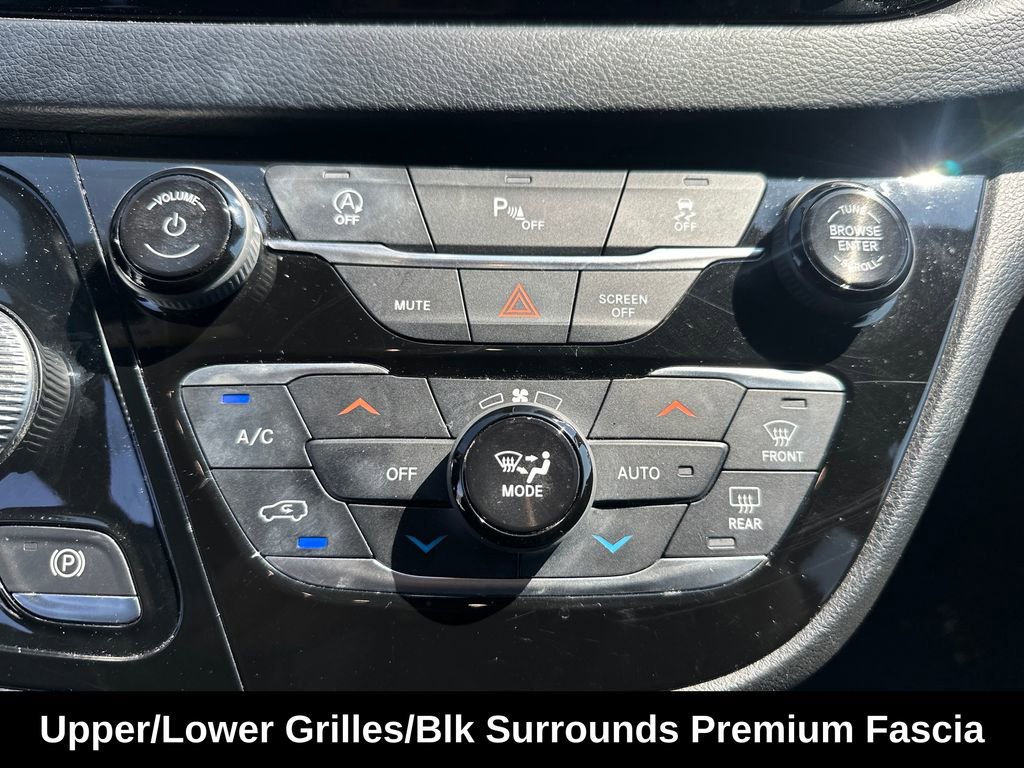 Used 2018 Chrysler Pacifica Touring-L w/ Premium Audio Group image 21