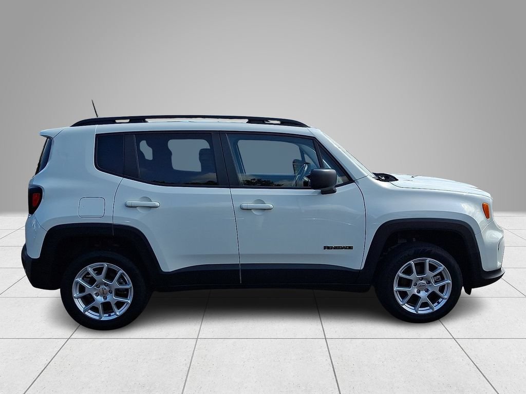 Used 2023 Jeep Renegade Latitude w/ Premium Group AWD/4WD image 8