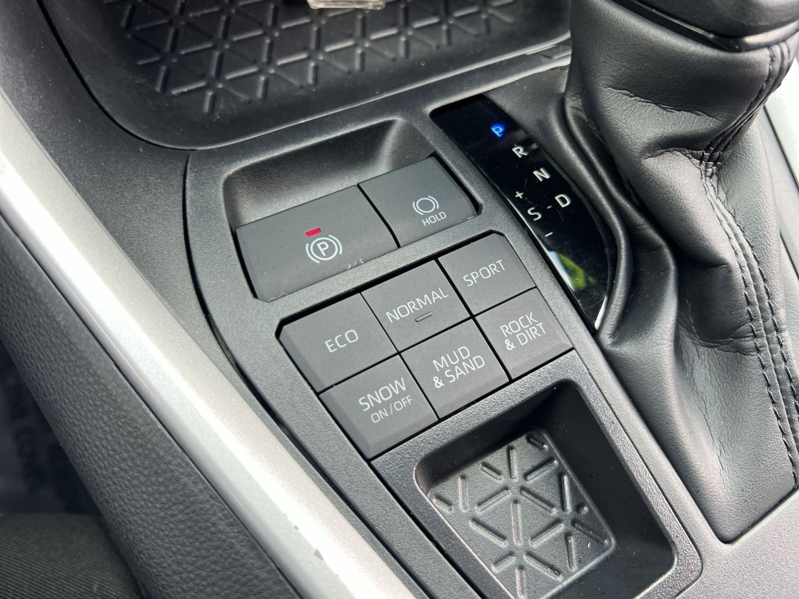Used 2025 Toyota RAV4 XLE AWD/4WD image 33