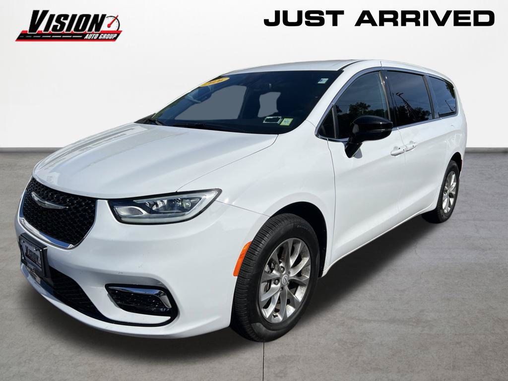 Used 2026 Chrysler Pacifica Select AWD/4WD image 2