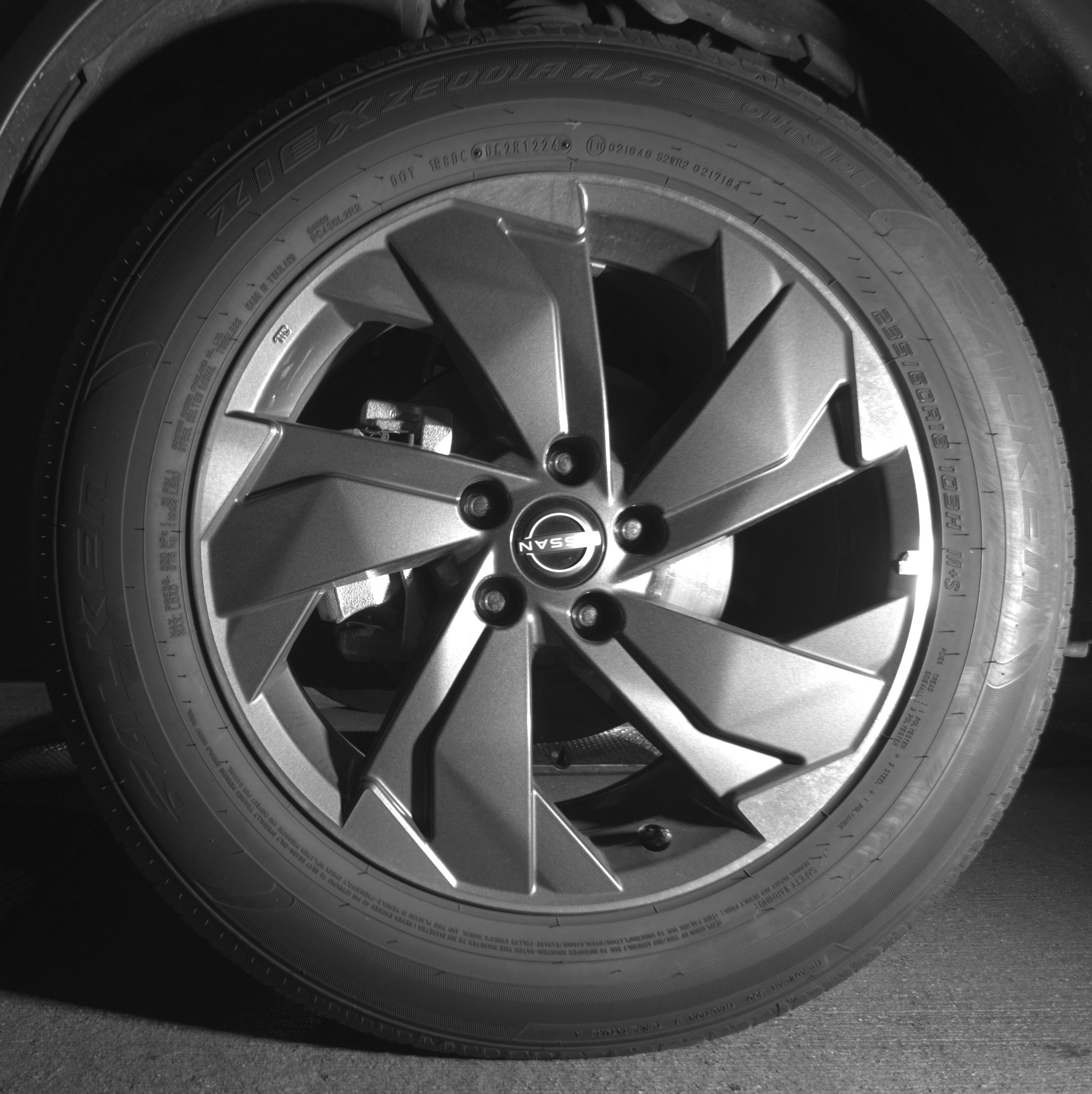 Used 2025 Nissan Rogue SV FWD image 12