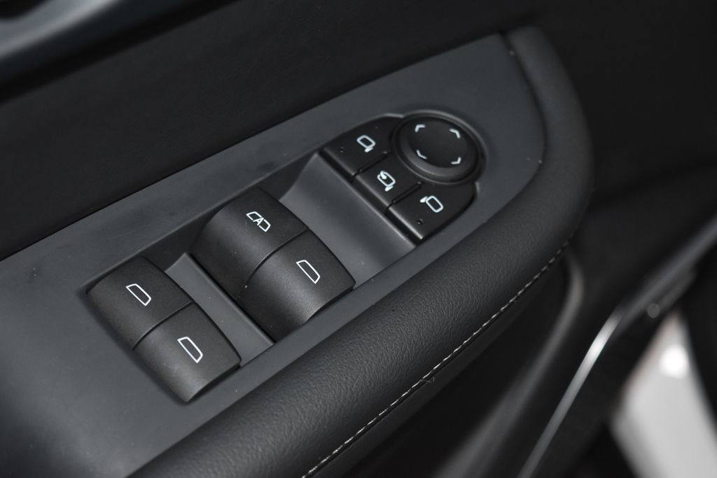 Used 2025 Buick Enclave Preferred w/ Power Package image 6