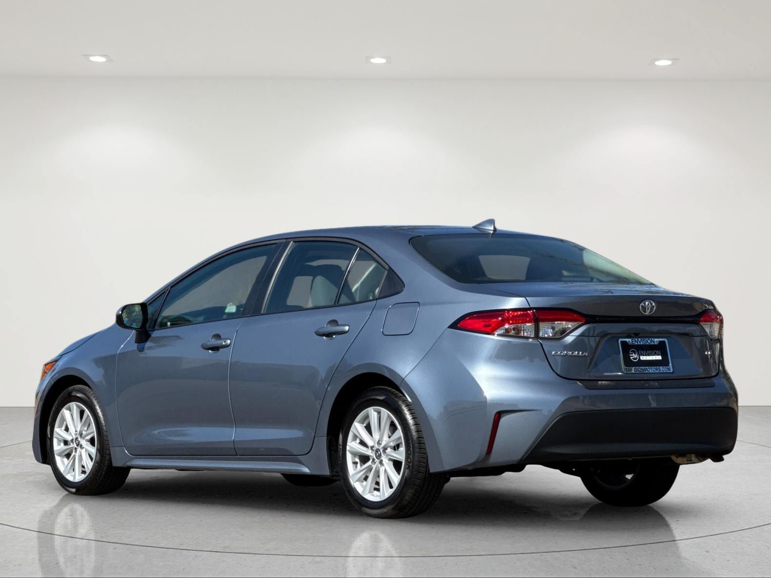 Used 2026 Toyota Corolla LE w/ LE Premium Package FWD image 4
