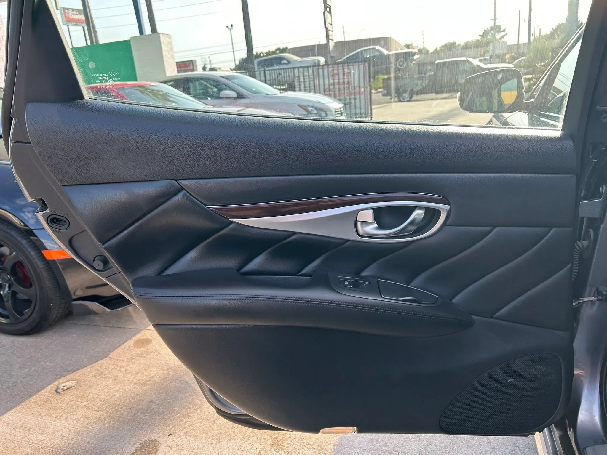Used 2019 INFINITI Q70 L 3.7 AWD/4WD image 19