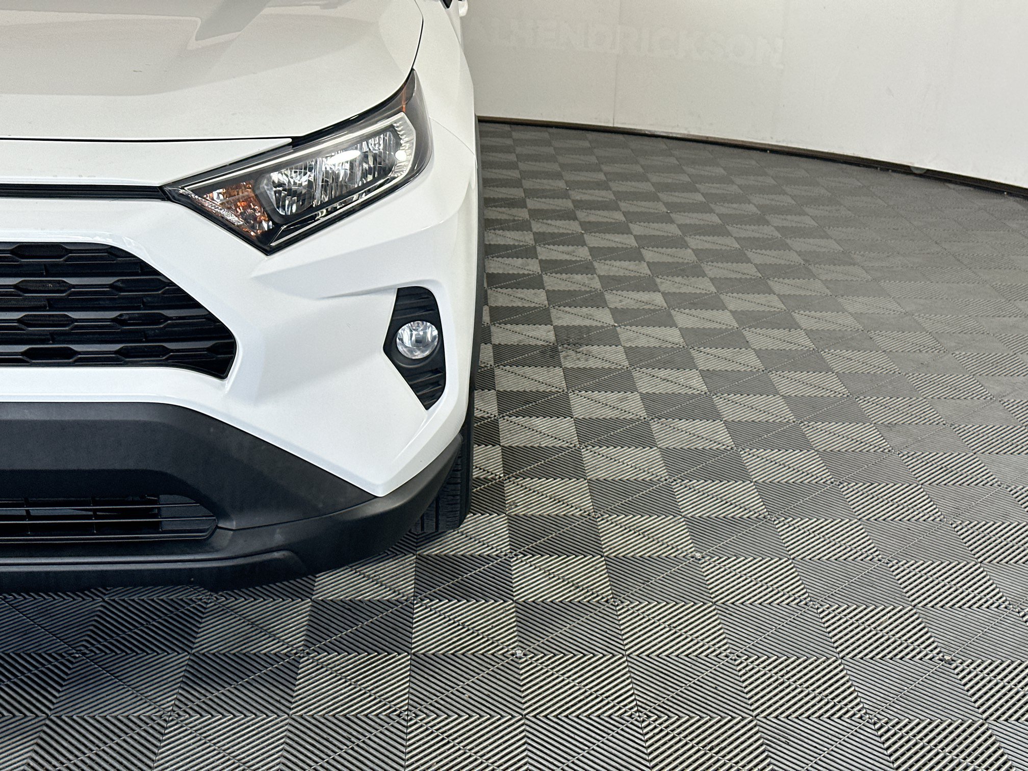 Used 2021 Toyota RAV4 XLE w/ Convenience Package FWD image 9