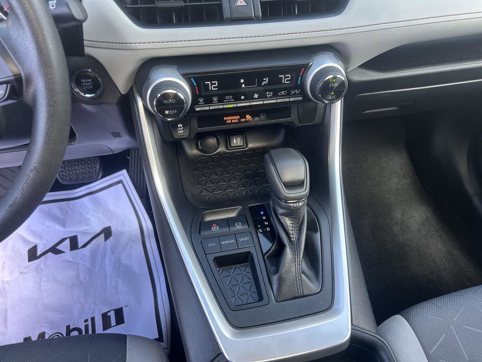 Used 2019 Toyota RAV4 XLE FWD image 17