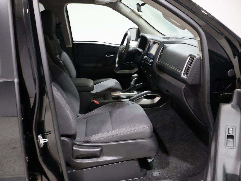 Used 2024 Nissan Frontier SV image 27