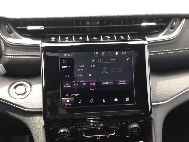 New 2025 Jeep Grand Cherokee Altitude image 13