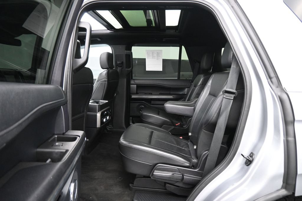 Used 2020 Ford Expedition XLT w/ Equipment Group 202A AWD/4WD image 16