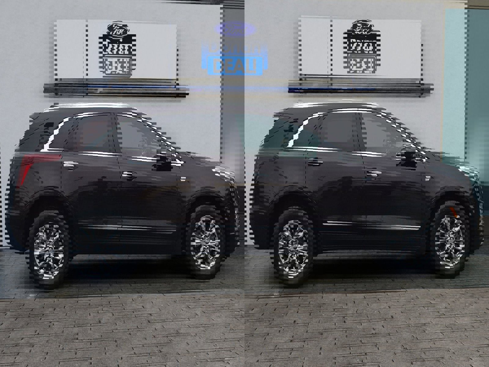 Used 2020 Cadillac XT5 Premium Luxury w/ LPO, Floor Liner Package image 2