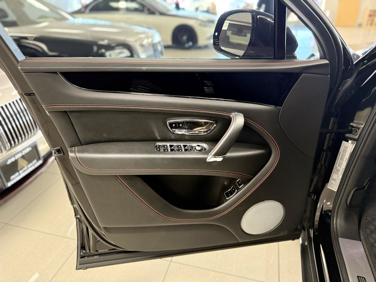 Used 2018 Bentley Bentayga AWD/4WD image 8