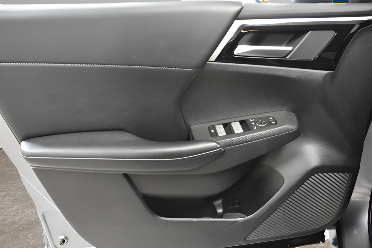 Used 2024 Mitsubishi Outlander SE image 12