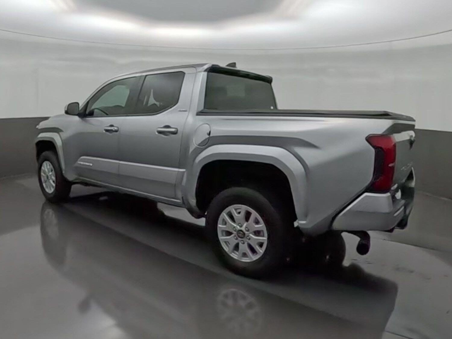 Certified 2025 Toyota Tacoma SR5 AWD/4WD image 7
