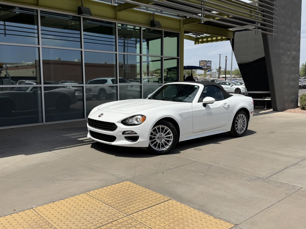Used 2018 FIAT 124 Spider Classica w/ Technology Group RWD image 1