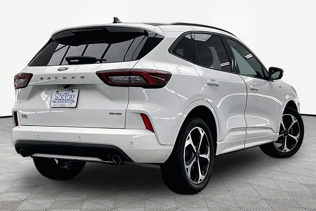 Certified 2023 Ford Escape ST-Line Select w/ Tech Pack #2 AWD/4WD image 2