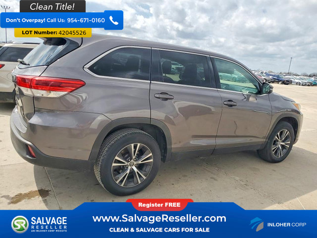 Used 2019 Toyota Highlander LE FWD image 4