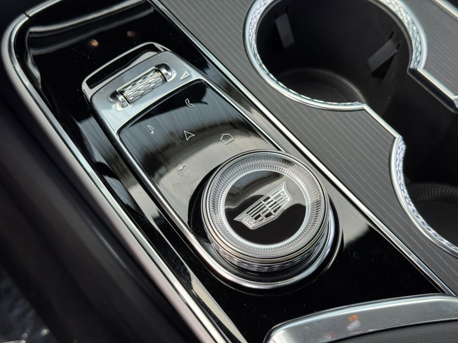 Used 2025 Cadillac Lyriq Luxury image 32