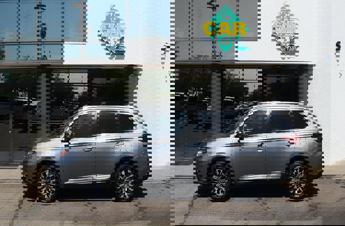 Used 2020 Mitsubishi Outlander SE image 8