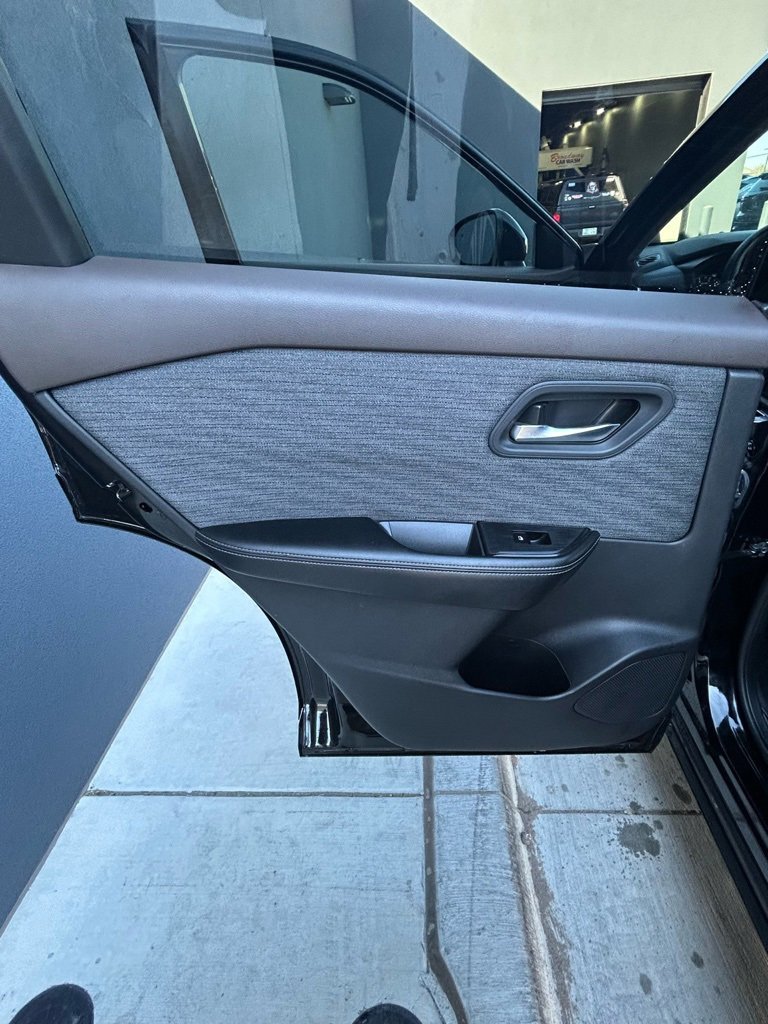 Used 2021 Nissan Rogue SV image 11