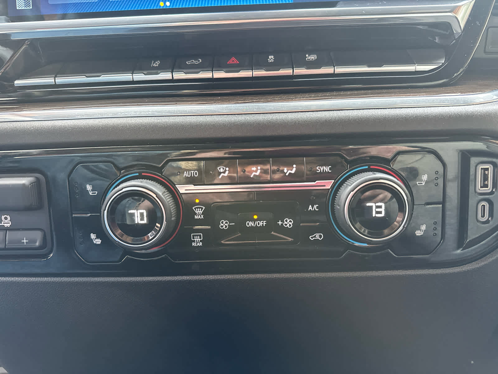 Used 2024 Chevrolet Silverado 2500 LT w/ Convenience Package image 17