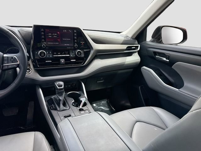 Used 2020 Toyota Highlander XLE image 22
