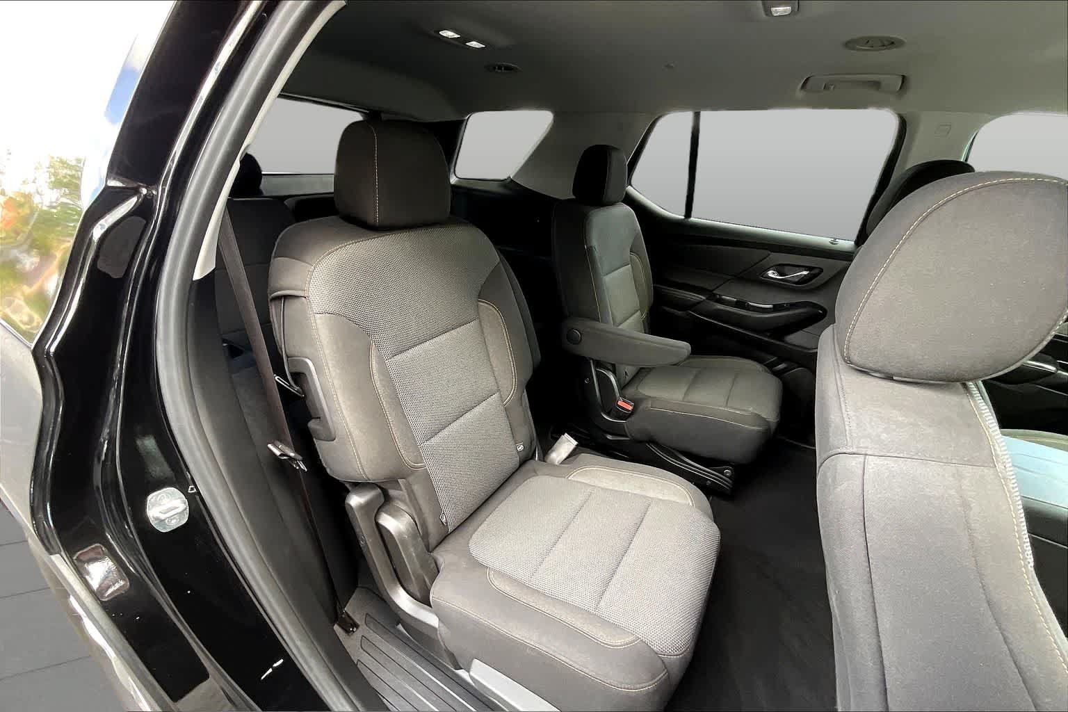 Used 2021 Chevrolet Traverse LT FWD image 26