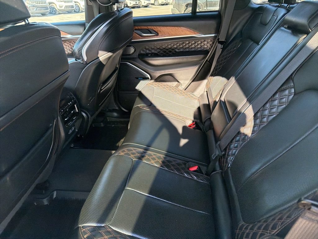 Used 2025 Jeep Grand Cherokee Summit AWD/4WD image 54