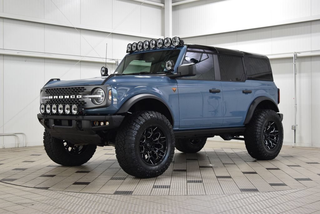 Used 2025 Ford Bronco Badlands AWD/4WD image 3