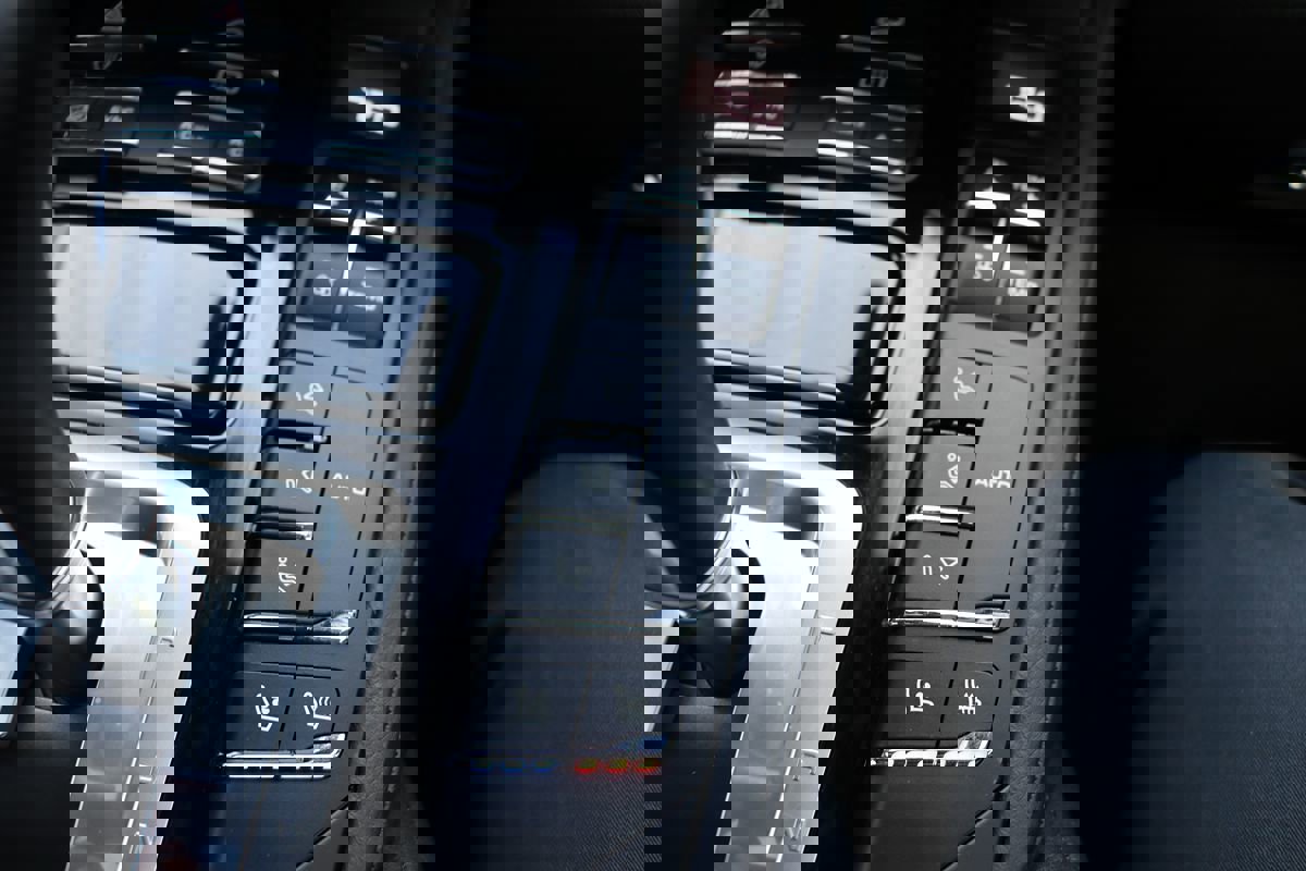 Used 2018 Porsche Cayenne Platinum Edition image 31