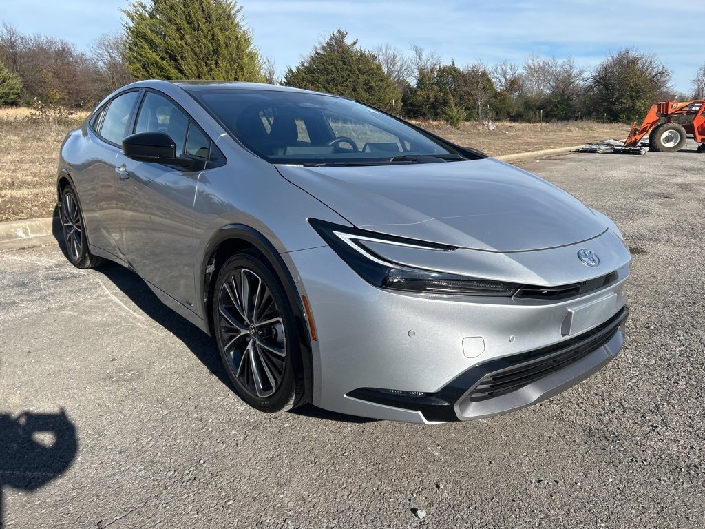 Used 2024 Toyota Prius Limited image 3