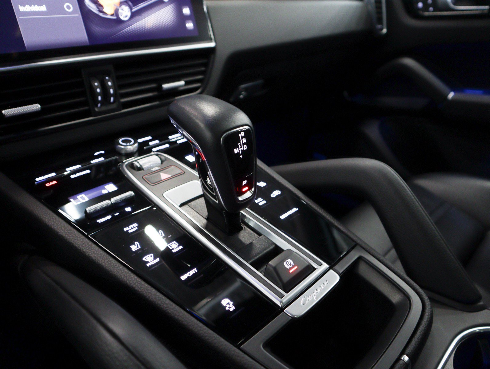 Certified 2023 Porsche Cayenne Platinum Edition AWD/4WD image 18
