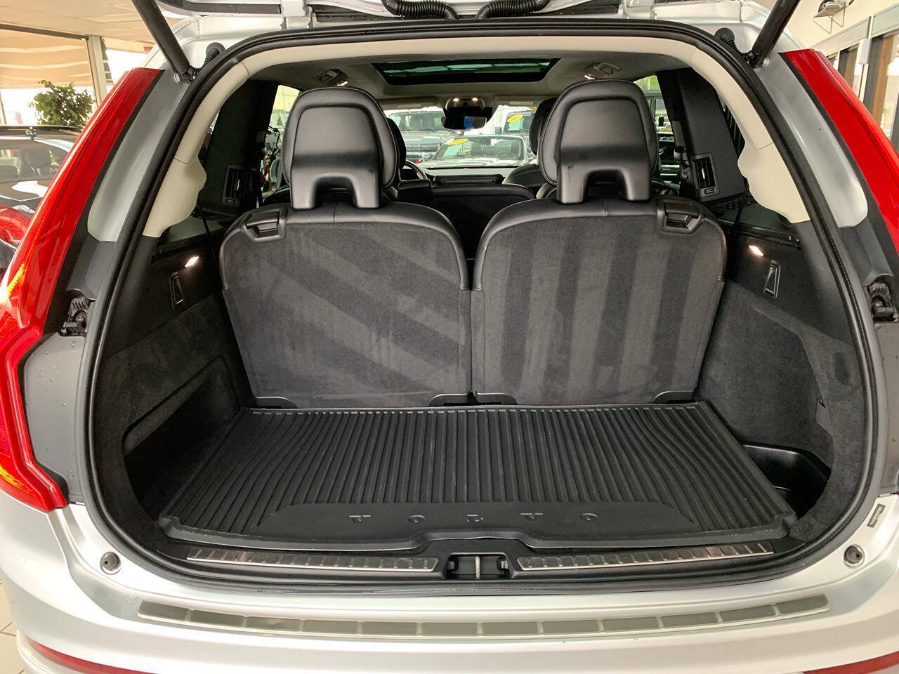 Used 2016 Volvo XC90 T6 Momentum w/ Momentum Plus Package AWD/4WD image 19